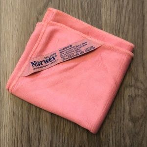 NWOT pink Norwex window cloth
